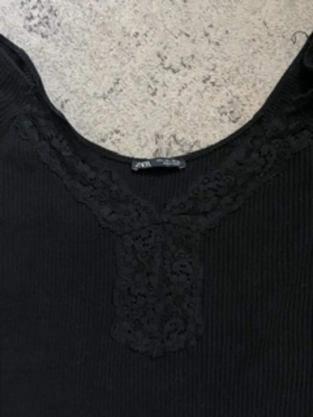 🧡3/$15 Zara Long Sleeve Off the Shoulder Neckline Lace Top L